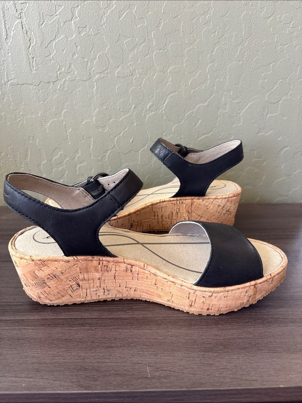 Eddie Bauer Kara Cork Wedge Heel Sandals Ankle Strap Black Leather Size 7 - Picture 7 of 9